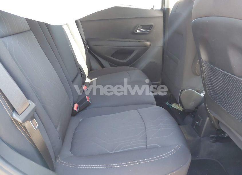 Photo 8 of 2019 Chevrolet Trax LT (VIN 3GNCJPSB9KL349608)