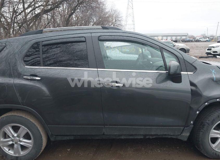 Photo 14 of 2019 Chevrolet Trax LT (VIN 3GNCJPSB9KL373732)