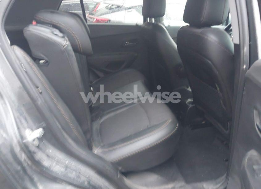 Photo 8 of 2019 Chevrolet Trax LT (VIN 3GNCJPSB9KL373732)