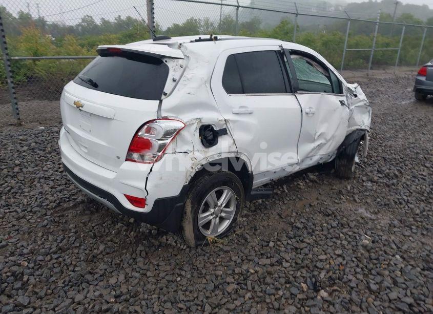 Photo 4 of 2020 Chevrolet Trax AWD LT (VIN 3GNCJPSB9LL155372)