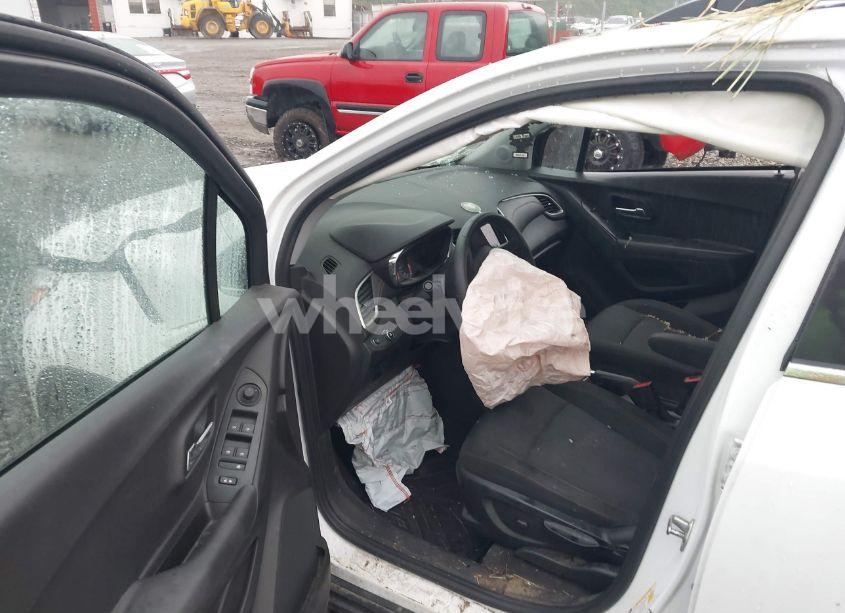 Photo 5 of 2020 Chevrolet Trax AWD LT (VIN 3GNCJPSB9LL155372)