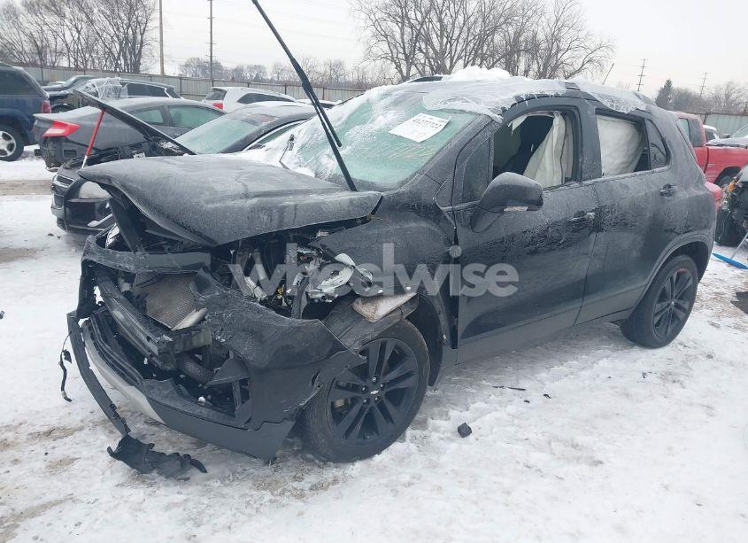Photo 2 of 2020 Chevrolet Trax AWD LT (VIN 3GNCJPSB9LL223945)