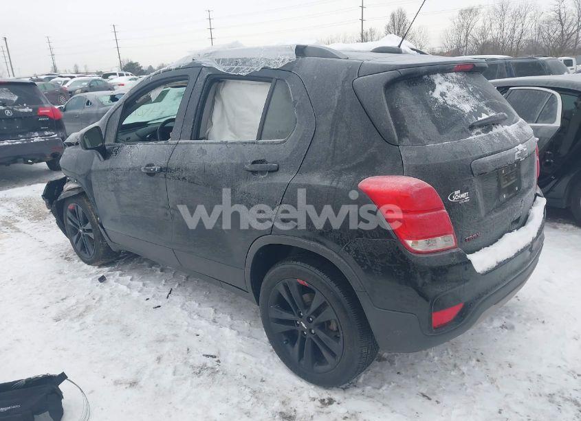Photo 3 of 2020 Chevrolet Trax AWD LT (VIN 3GNCJPSB9LL223945)