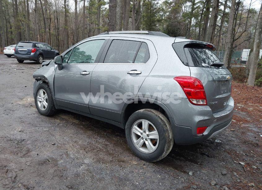 Photo 3 of 2020 Chevrolet Trax AWD LT (VIN 3GNCJPSB9LL331143)