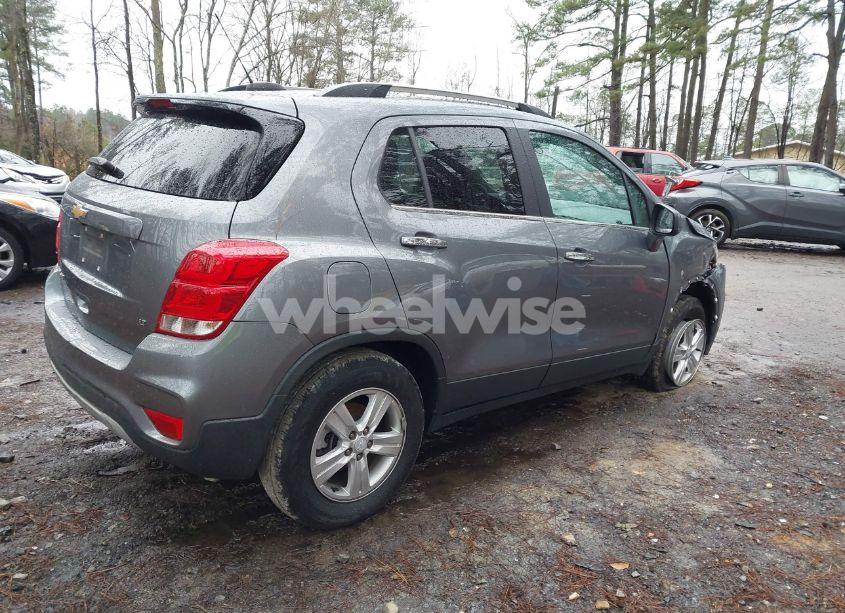 Photo 4 of 2020 Chevrolet Trax AWD LT (VIN 3GNCJPSB9LL331143)