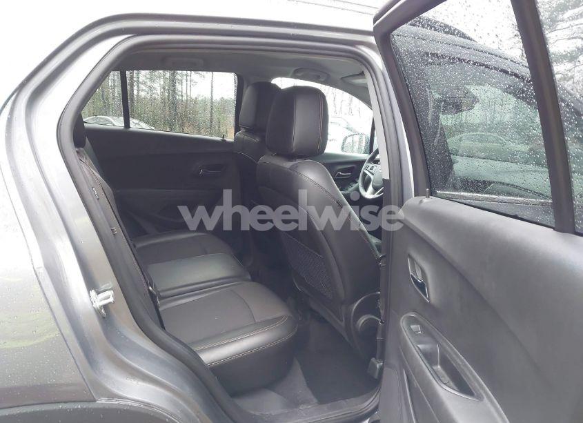 Photo 8 of 2020 Chevrolet Trax AWD LT (VIN 3GNCJPSB9LL331143)