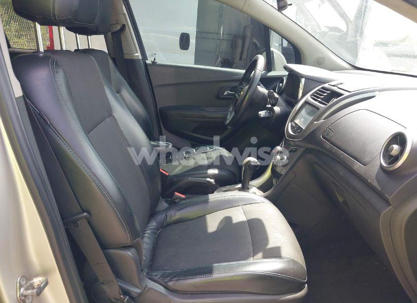 Photo 5 of 2016 Chevrolet Trax LT (VIN 3GNCJPSBXGL138098)