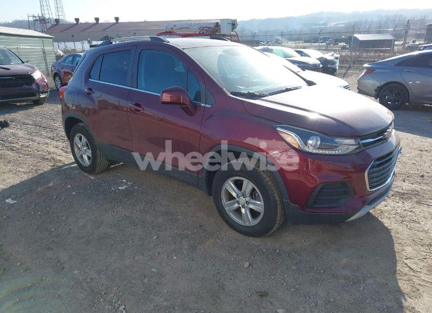 2017 Chevrolet Trax LT (VIN 3GNCJPSBXHL141097) main photo