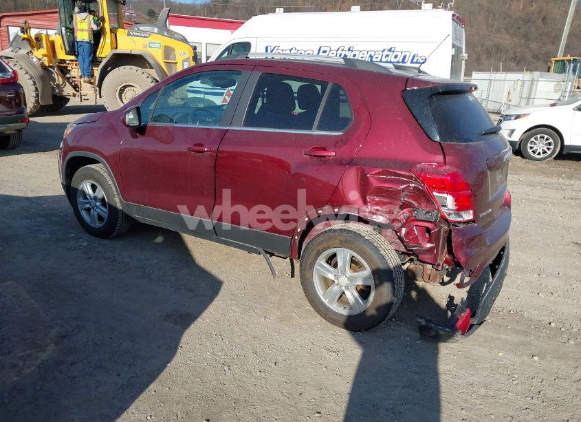 Photo 3 of 2017 Chevrolet Trax LT (VIN 3GNCJPSBXHL141097)