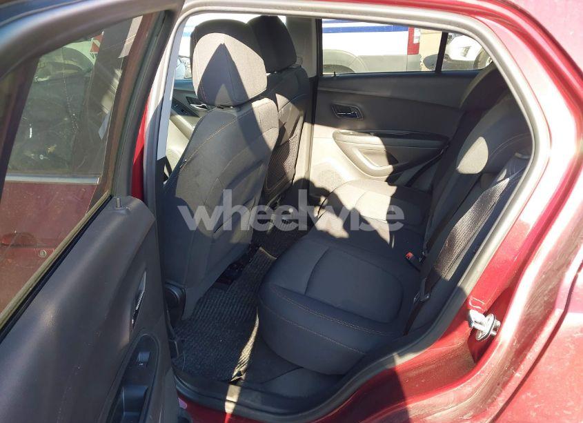 Photo 8 of 2017 Chevrolet Trax LT (VIN 3GNCJPSBXHL141097)