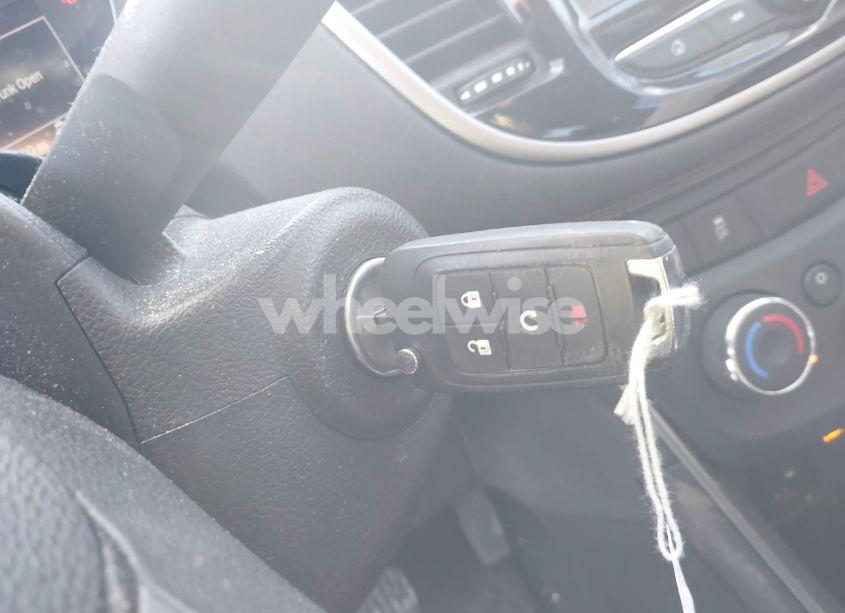 Photo 11 of 2017 Chevrolet Trax LT (VIN 3GNCJPSBXHL147272)