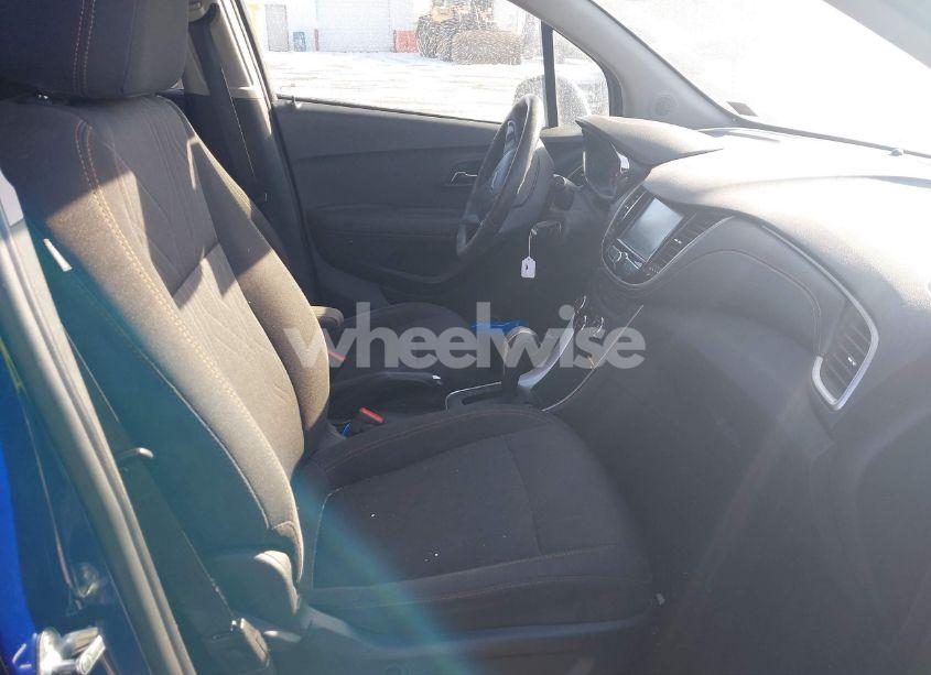 Photo 5 of 2017 Chevrolet Trax LT (VIN 3GNCJPSBXHL147272)