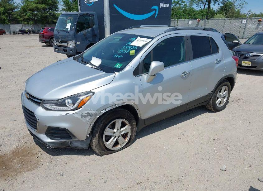 Photo 2 of 2017 Chevrolet Trax LT (VIN 3GNCJPSBXHL148504)