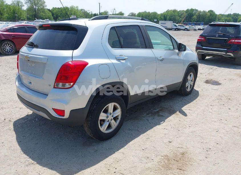 Photo 4 of 2017 Chevrolet Trax LT (VIN 3GNCJPSBXHL148504)