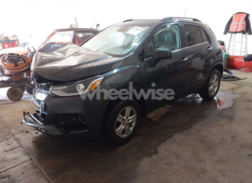 Photo 2 of 2017 Chevrolet Trax LT (VIN 3GNCJPSBXHL163410)