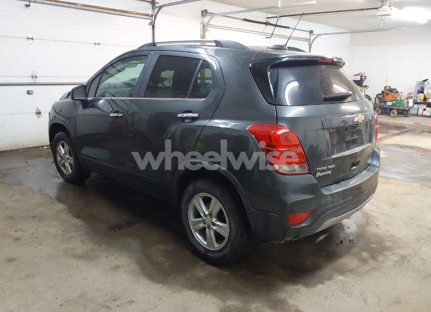 Photo 3 of 2017 Chevrolet Trax LT (VIN 3GNCJPSBXHL163410)