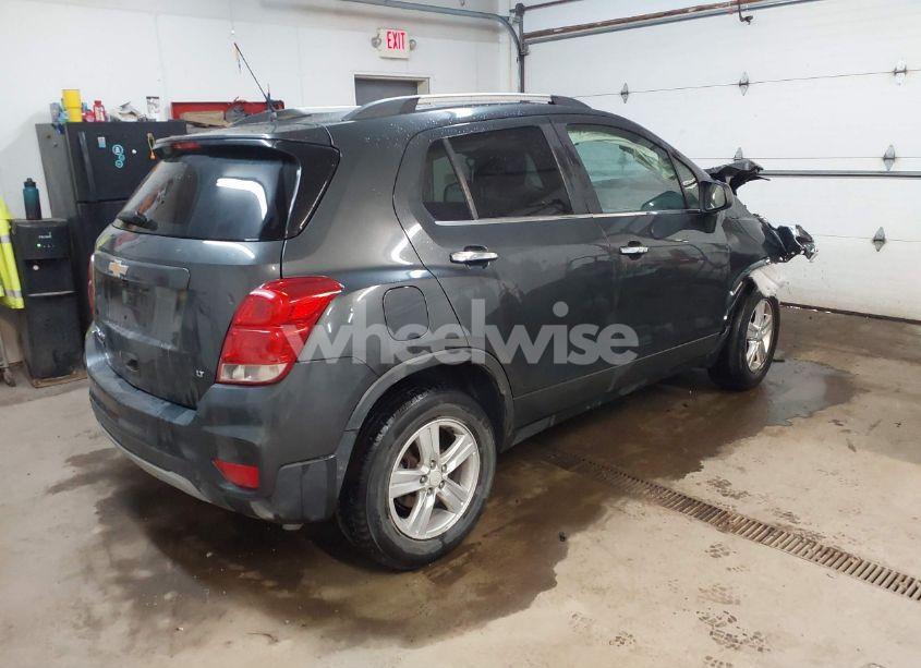 Photo 4 of 2017 Chevrolet Trax LT (VIN 3GNCJPSBXHL163410)