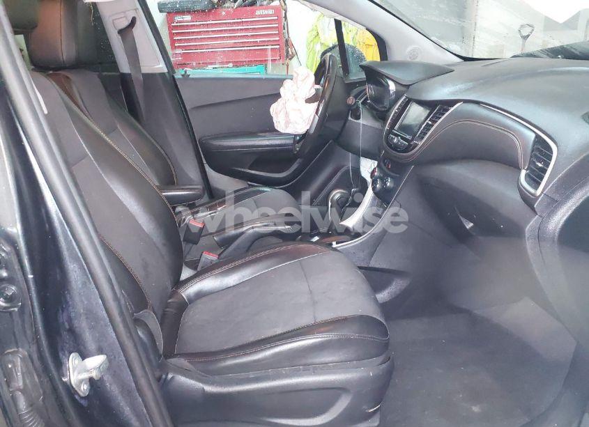 Photo 5 of 2017 Chevrolet Trax LT (VIN 3GNCJPSBXHL163410)