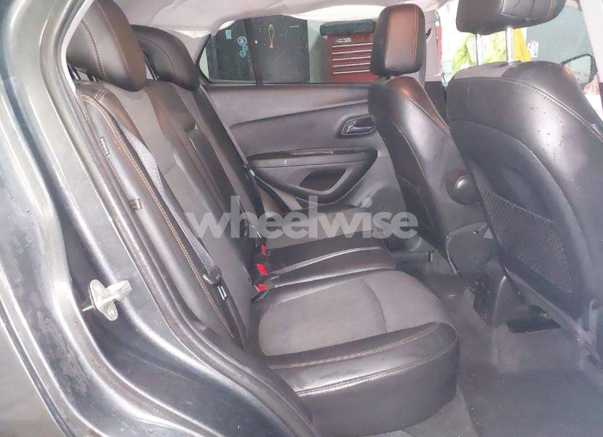 Photo 8 of 2017 Chevrolet Trax LT (VIN 3GNCJPSBXHL163410)