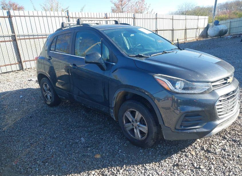 2017 Chevrolet Trax LT (VIN 3GNCJPSBXHL169014) main photo