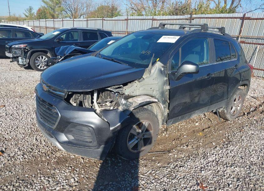 Photo 2 of 2017 Chevrolet Trax LT (VIN 3GNCJPSBXHL169014)