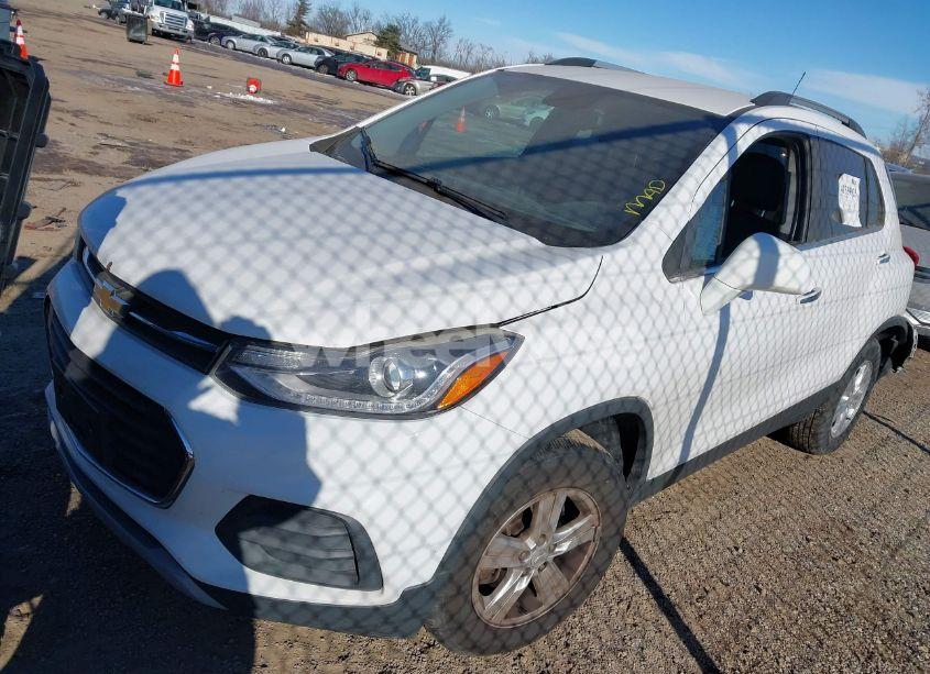 Photo 2 of 2017 Chevrolet Trax (VIN 3GNCJPSBXHL212802)