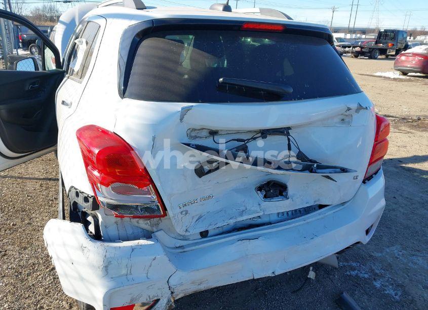 Photo 6 of 2017 Chevrolet Trax (VIN 3GNCJPSBXHL212802)