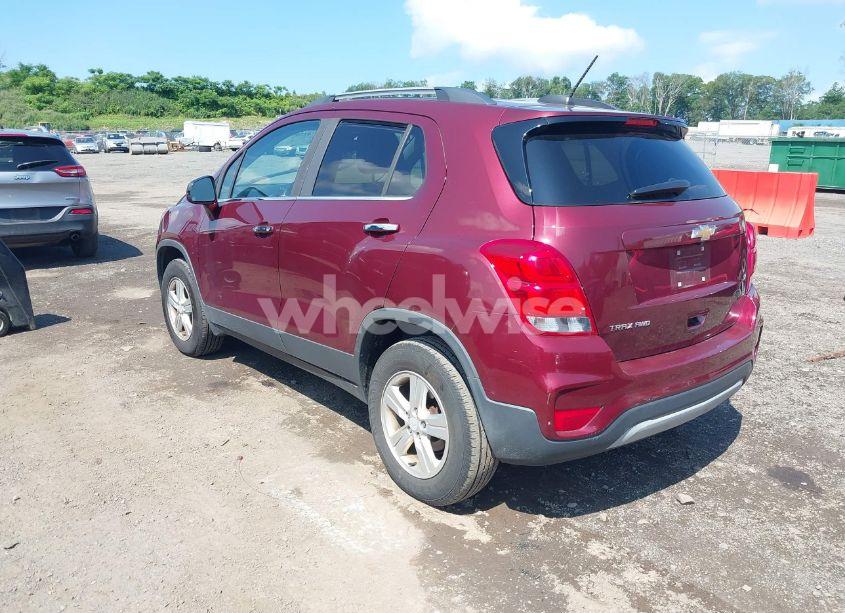 Photo 3 of 2017 Chevrolet Trax LT (VIN 3GNCJPSBXHL275544)