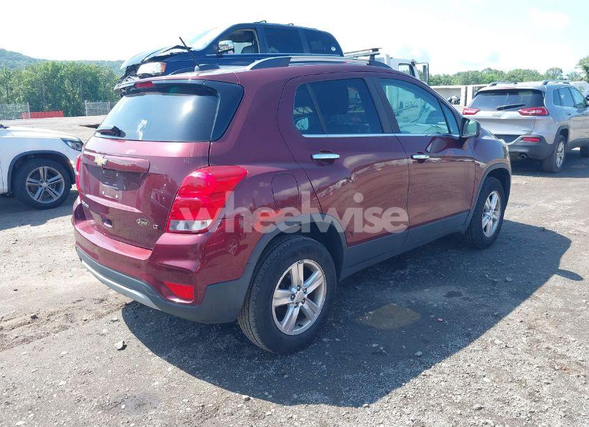 Photo 4 of 2017 Chevrolet Trax LT (VIN 3GNCJPSBXHL275544)