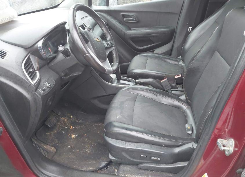 Photo 5 of 2017 Chevrolet Trax LT (VIN 3GNCJPSBXHL276371)