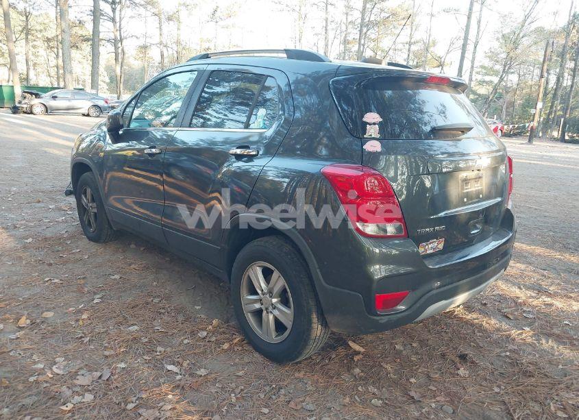 Photo 3 of 2018 Chevrolet Trax LT (VIN 3GNCJPSBXJL173215)