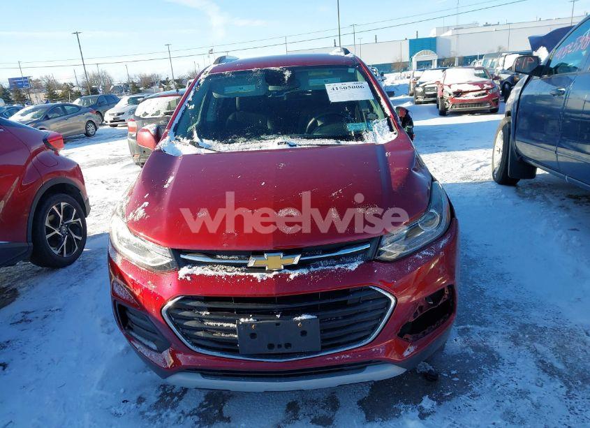Photo 12 of 2018 Chevrolet Trax LT (VIN 3GNCJPSBXJL257597)