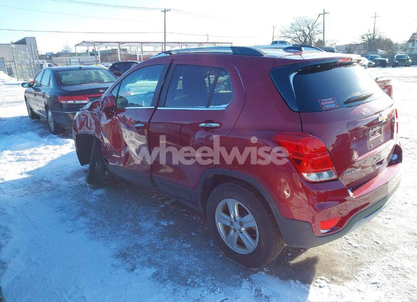 Photo 3 of 2018 Chevrolet Trax LT (VIN 3GNCJPSBXJL257597)