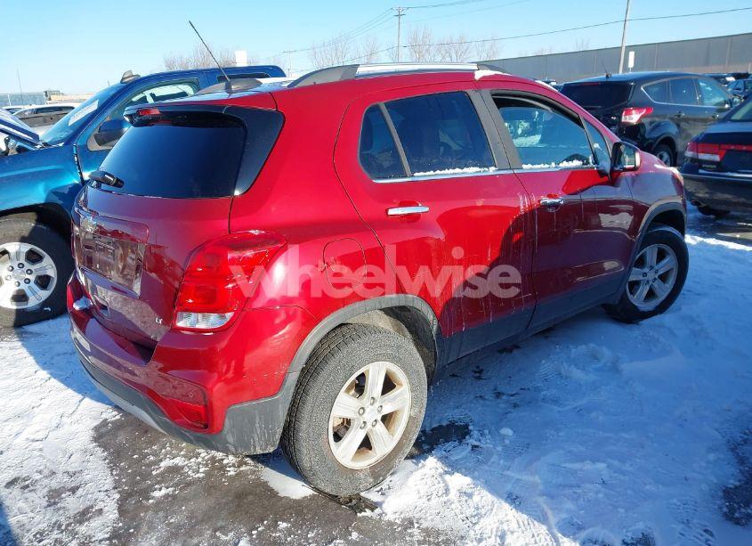 Photo 4 of 2018 Chevrolet Trax LT (VIN 3GNCJPSBXJL257597)