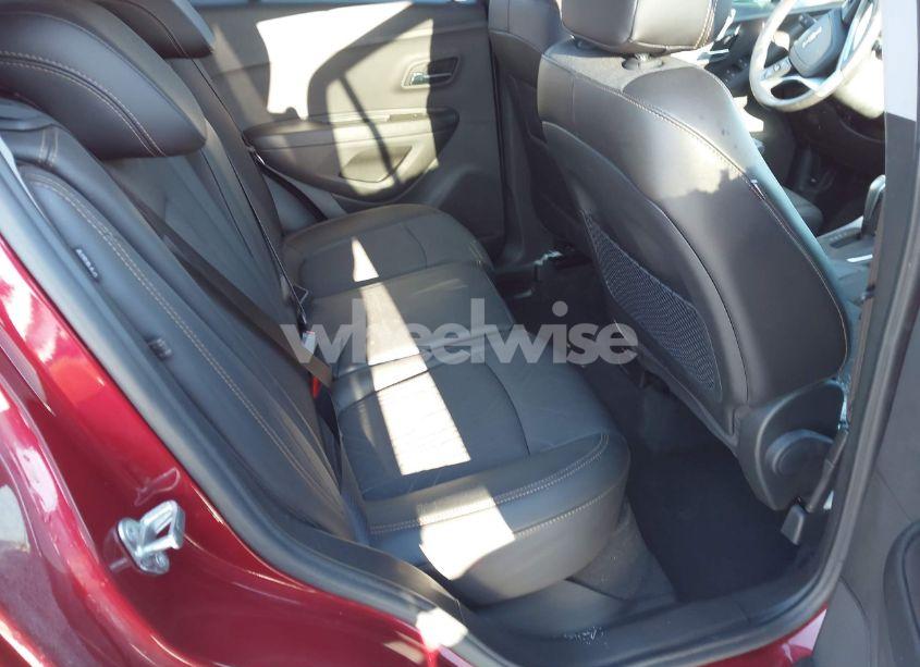 Photo 8 of 2018 Chevrolet Trax LT (VIN 3GNCJPSBXJL257597)