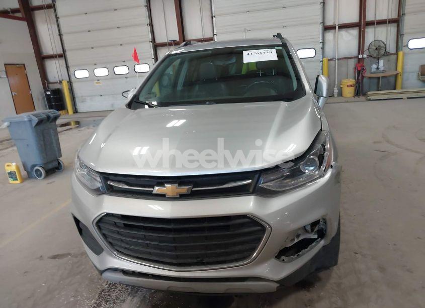 Photo 12 of 2018 Chevrolet Trax LT (VIN 3GNCJPSBXJL317104)