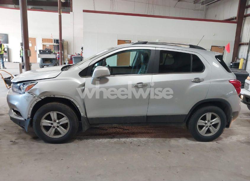 Photo 14 of 2018 Chevrolet Trax LT (VIN 3GNCJPSBXJL317104)