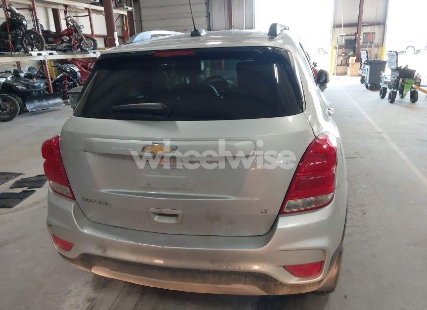 Photo 16 of 2018 Chevrolet Trax LT (VIN 3GNCJPSBXJL317104)