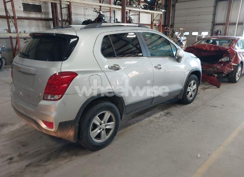 Photo 4 of 2018 Chevrolet Trax LT (VIN 3GNCJPSBXJL317104)