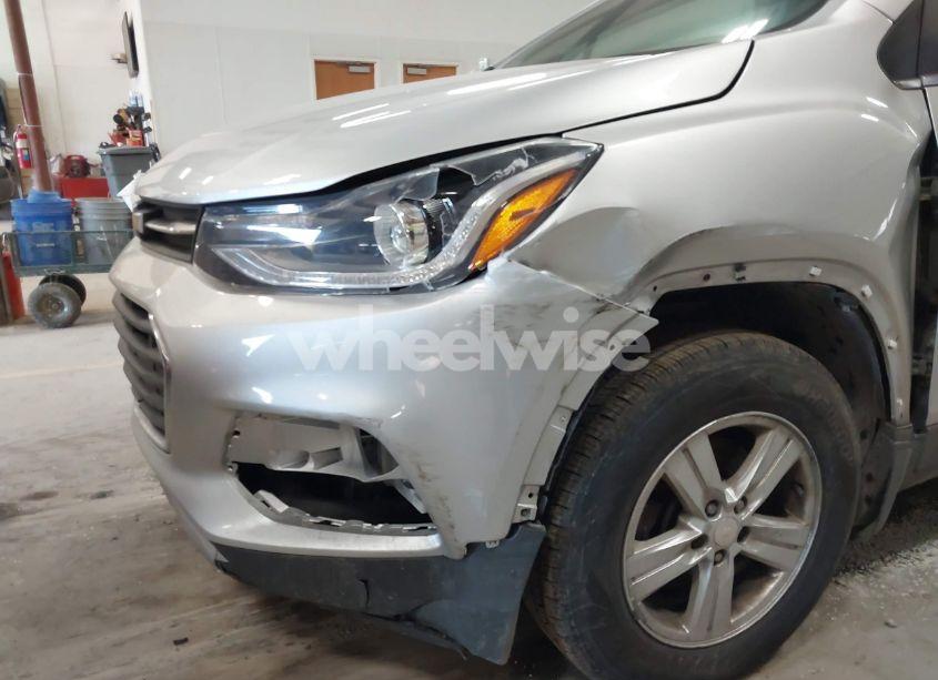 Photo 6 of 2018 Chevrolet Trax LT (VIN 3GNCJPSBXJL317104)