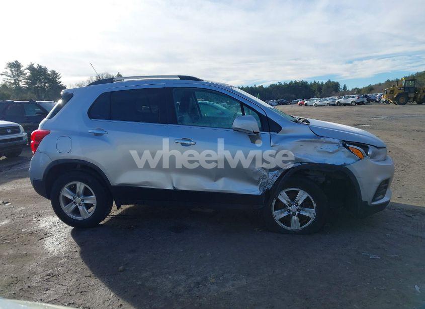 Photo 13 of 2018 Chevrolet Trax LT (VIN 3GNCJPSBXJL365573)