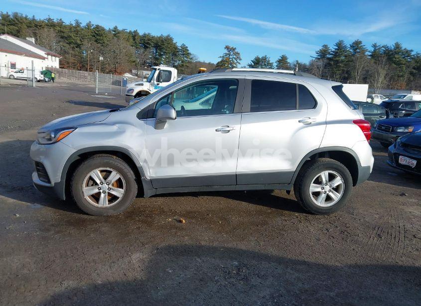 Photo 14 of 2018 Chevrolet Trax LT (VIN 3GNCJPSBXJL365573)