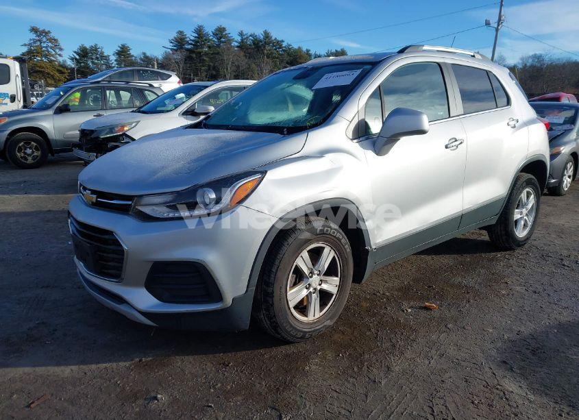 Photo 2 of 2018 Chevrolet Trax LT (VIN 3GNCJPSBXJL365573)