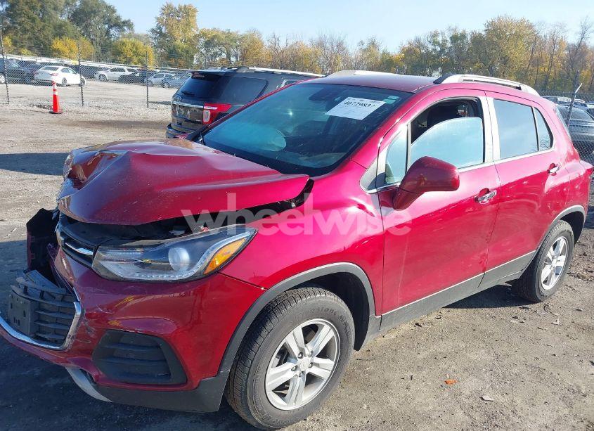Photo 2 of 2020 Chevrolet Trax AWD LT (VIN 3GNCJPSBXLL150939)