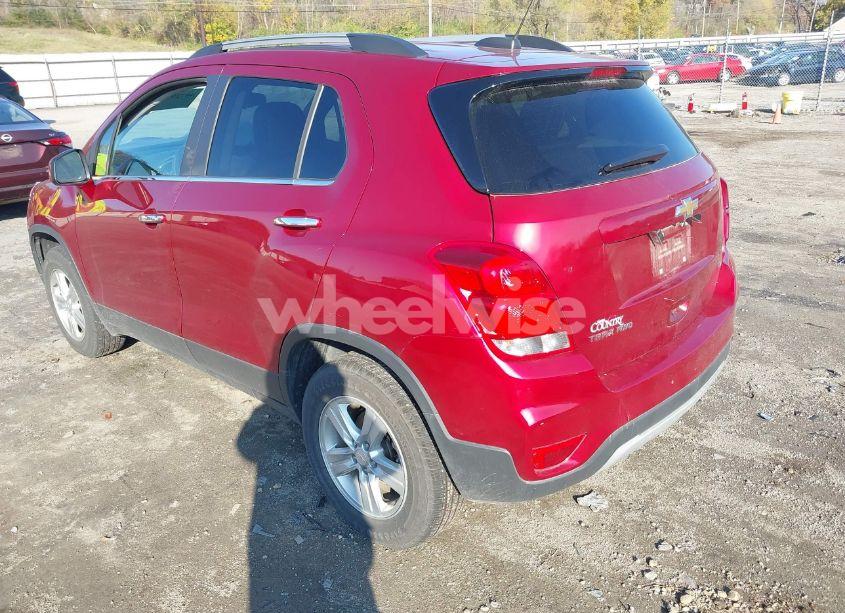 Photo 3 of 2020 Chevrolet Trax AWD LT (VIN 3GNCJPSBXLL150939)