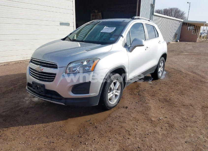 Photo 2 of 2015 Chevrolet Trax LT (VIN 3GNCJRSB0FL172030)