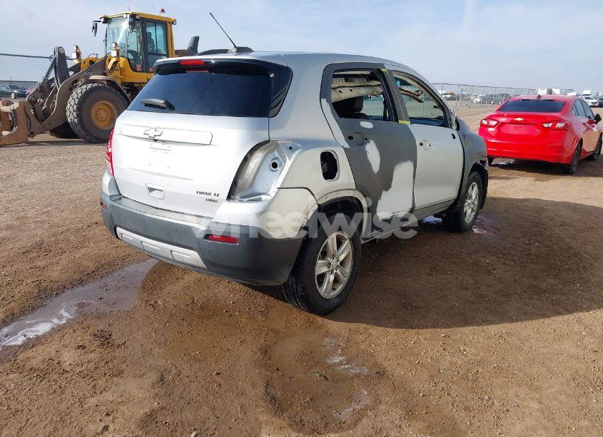 Photo 4 of 2015 Chevrolet Trax LT (VIN 3GNCJRSB0FL172030)