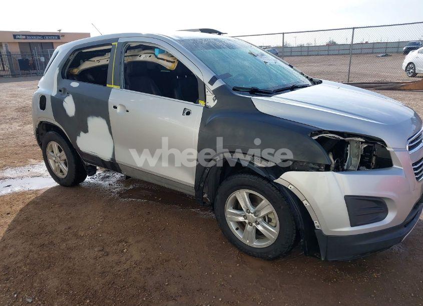 Photo 6 of 2015 Chevrolet Trax LT (VIN 3GNCJRSB0FL172030)