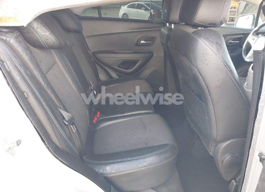 Photo 8 of 2015 Chevrolet Trax LT (VIN 3GNCJRSB0FL172030)