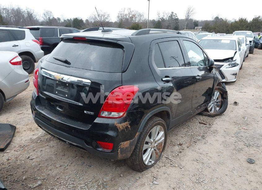 Photo 4 of 2018 Chevrolet Trax PREMIER (VIN 3GNCJRSB0JL363228)